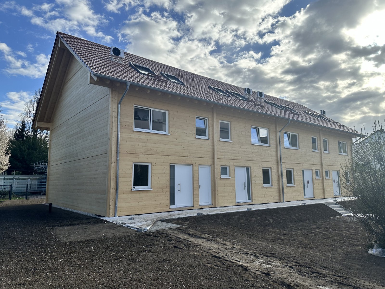 NEUBAU! Moderne Holz-Reihenhäuser (FULLWOOD) mit eigenem Garten - zentral in Weinheim NEUBAU! Moderne Holz-Reihenhäuser (FULLWOOD) mit eigenem Garten - zentral in Weinheim