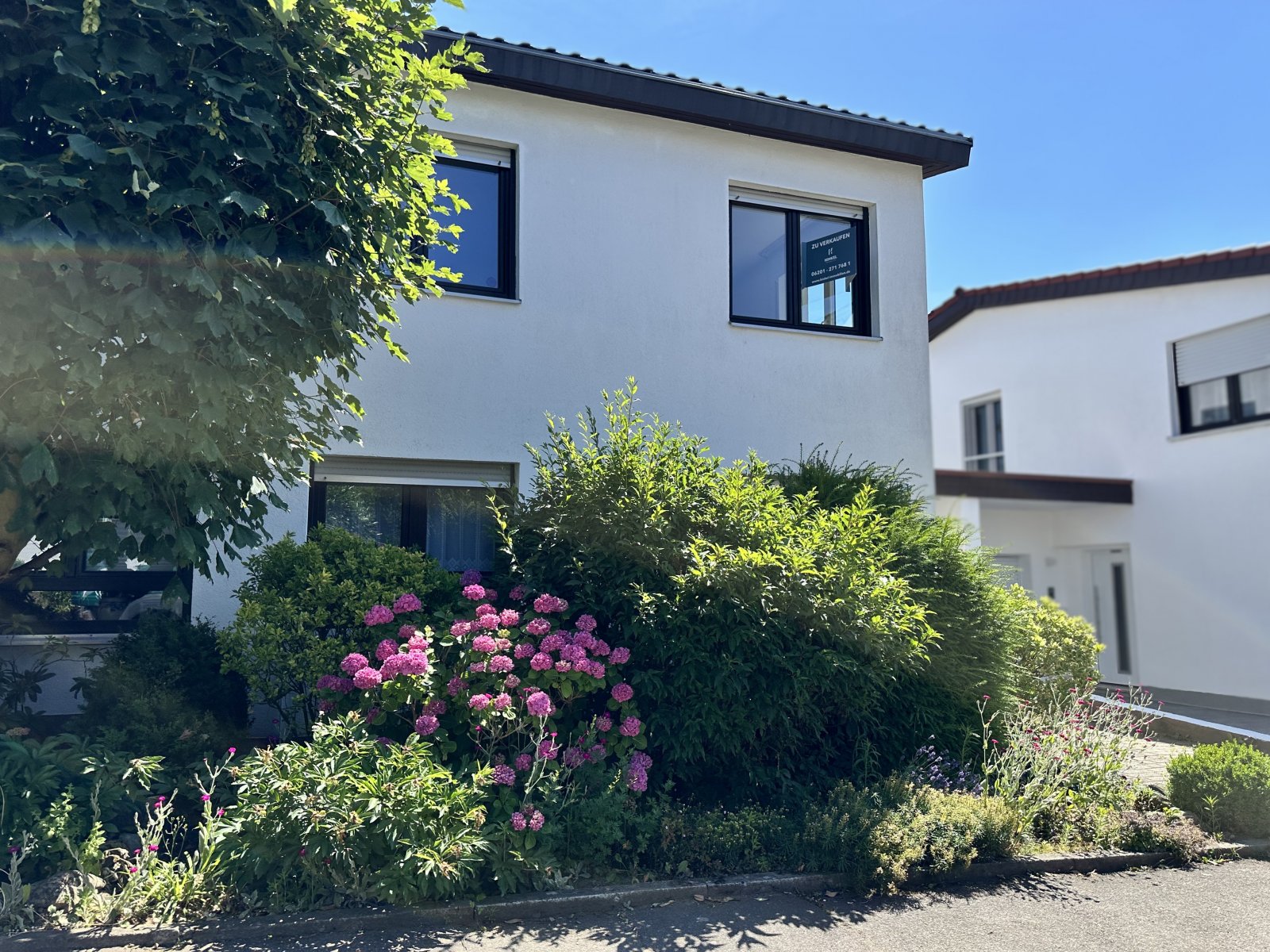 Wohnen mit Wohlfühlcharakter - Doppelhaushälfte mit Garten und Garage in beliebter Wohnlage Wohnen mit Wohlfühlcharakter - Doppelhaushälfte mit Garten und Garage in beliebter Wohnlage
