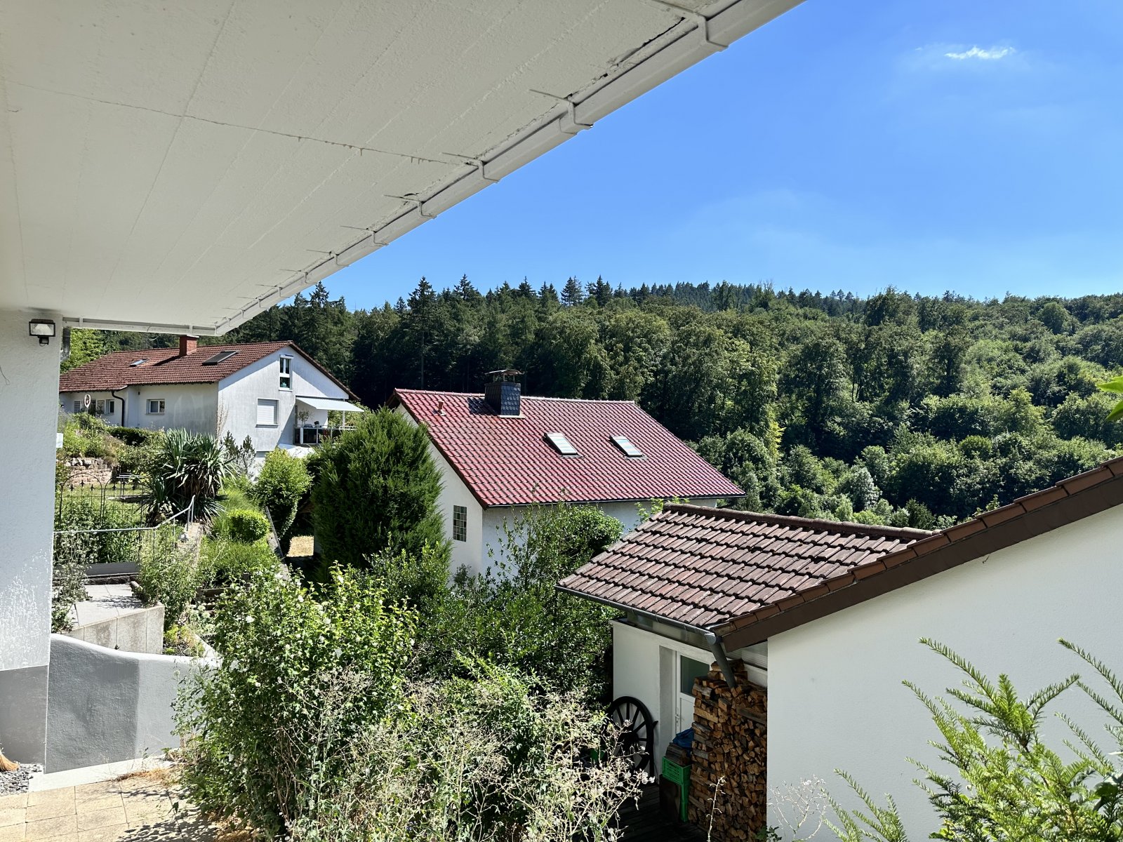 Wohnen mit Hauscharakter – großzügige 3,5-Zimmer-Eigentumswohnung im Gartengeschoss Wohnen mit Hauscharakter – großzügige 3,5-Zimmer-Eigentumswohnung im Gartengeschoss