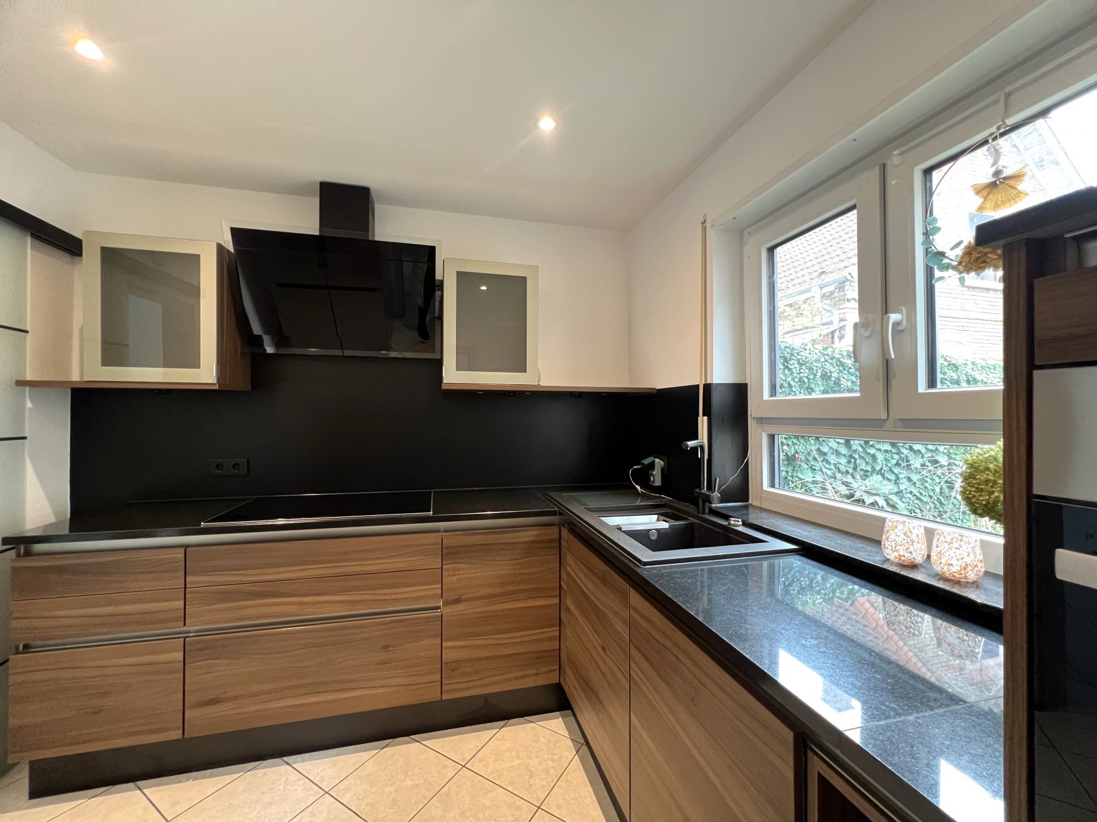 Charmante 2-Zimmer-Wohnung mit Einbauküche & Terrasse  Charmante 2-Zimmer-Wohnung mit Einbauküche & Terrasse