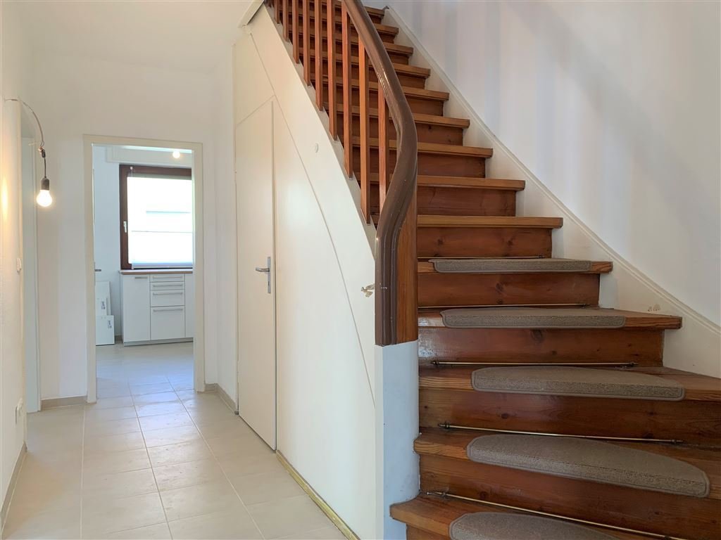 Liebevoll renoviertes Doppelhaus mit 3 Zimmern, Balkon & Innenhof Liebevoll renoviertes Doppelhaus mit 3 Zimmern, Balkon & Innenhof